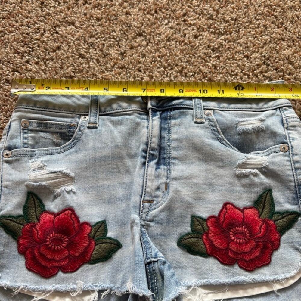 American Eagle Outfitters Super Stretch Hi-Rise Shortie Distressed Rose sz 8 - Picture 4 of 7